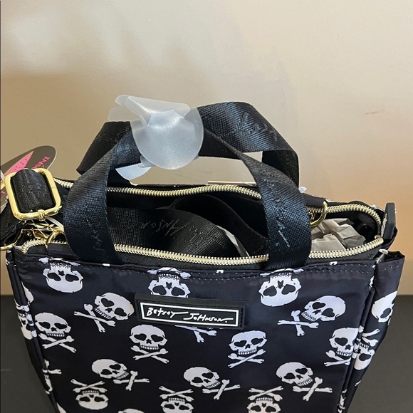 Betsey Johnson | Black Skull Lunch Tote w/ Crossbody Strap - Picture 7 of 7